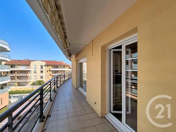 Appartement T4 à vendre  4 pièces - 102,36 m 2   ST RAPHAEL  - 83