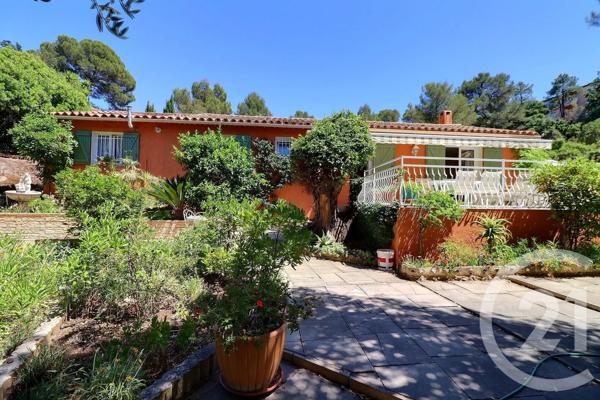 Appartement T4 à vendre  4 pièces - 102,36 m 2   ST RAPHAEL  - 83
