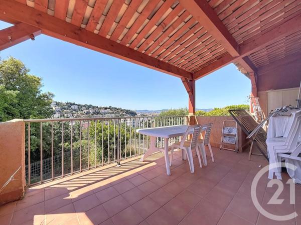 Appartement T4 à vendre  4 pièces - 102,36 m 2   ST RAPHAEL  - 83