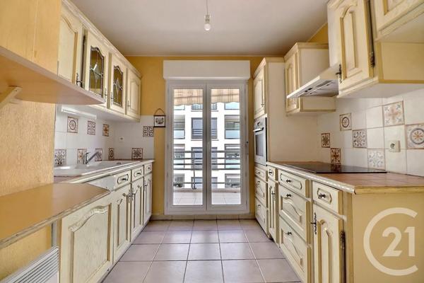 Appartement T4 à vendre  4 pièces - 102,36 m 2   ST RAPHAEL  - 83