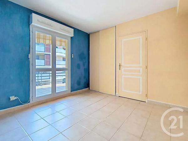 Appartement T4 à vendre  4 pièces - 102,36 m 2   ST RAPHAEL  - 83