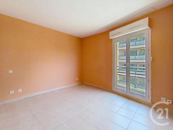 Appartement T4 à vendre  4 pièces - 102,36 m 2   ST RAPHAEL  - 83