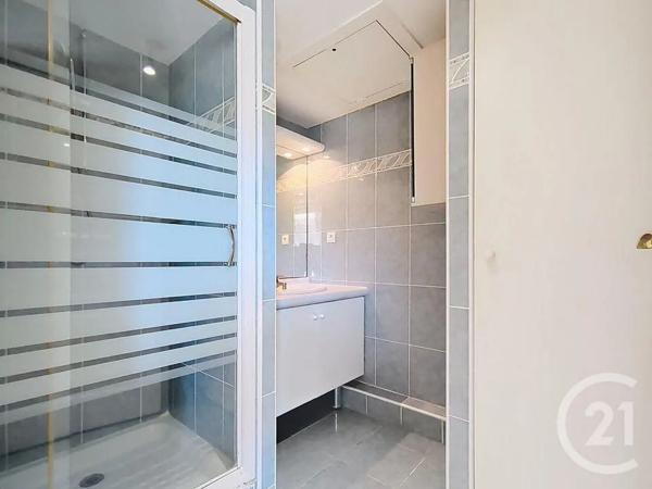 Appartement T4 à vendre  4 pièces - 102,36 m 2   ST RAPHAEL  - 83