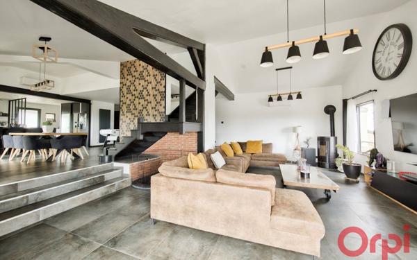 Maison à vendre    7 pièces • 267 m2 Mâcon