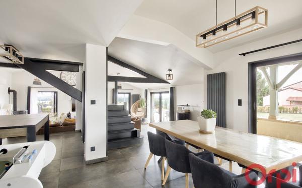 Maison à vendre    7 pièces • 267 m2 Mâcon
