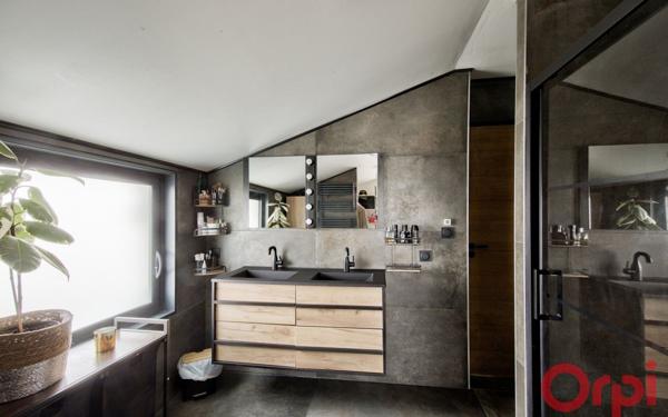 Maison à vendre    7 pièces • 267 m2 Mâcon