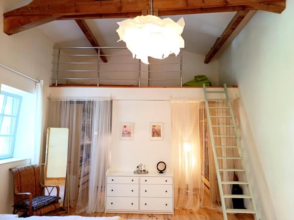 A SAISIR Maison en pierre entièrement renové au bord de rivière privative