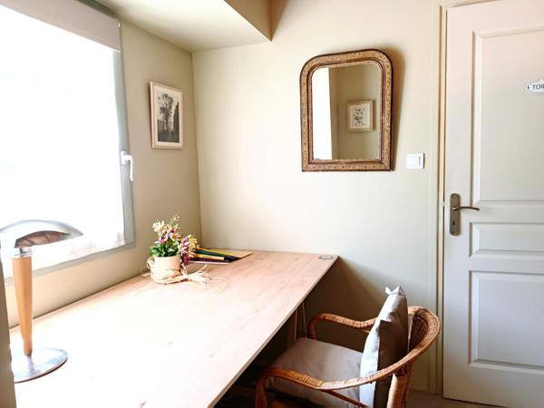 A SAISIR Maison en pierre entièrement renové au bord de rivière privative