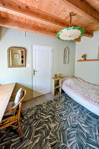 A SAISIR Maison en pierre entièrement renové au bord de rivière privative