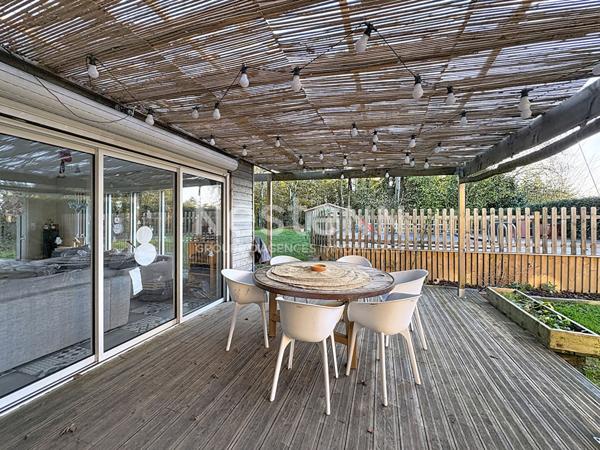 Maison à vendre à Rochechouart - 7 pièces, 5 chambres, piscine, panneaux solaire, garage double