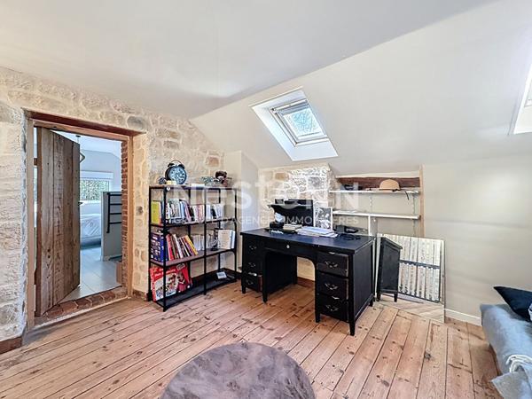 Maison à vendre à Rochechouart - 7 pièces, 5 chambres, piscine, panneaux solaire, garage double