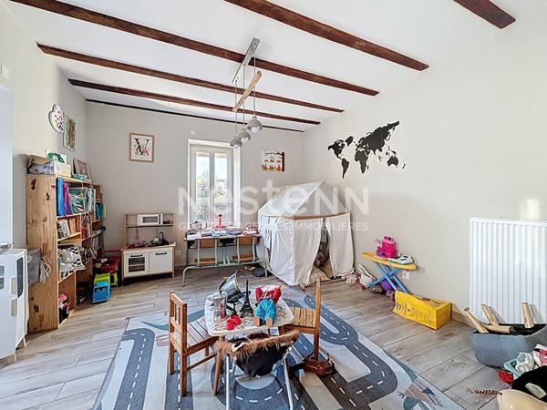 Maison à vendre à Rochechouart - 7 pièces, 5 chambres, piscine, panneaux solaire, garage double