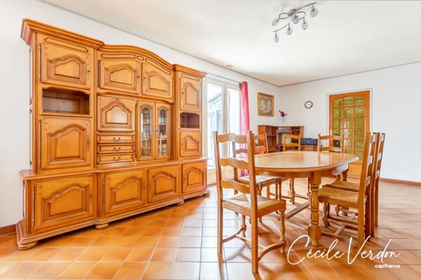 Maison 7 pièces avec piscine et dépendance à vendre à LAMONZIE SAINT MARTIN (24).