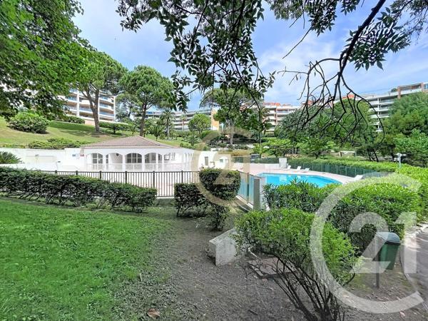 Appartement F4 à vendre  4 pièces - 125 m 2   CANNES LA BOCCA  - 06