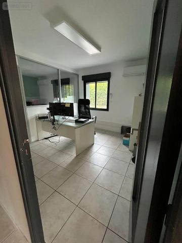 Location - Fonds et/ou murs commerciaux Les Authieux-sur-le-Port-Saint-Ouen 76520 9 pièces 190 m 2