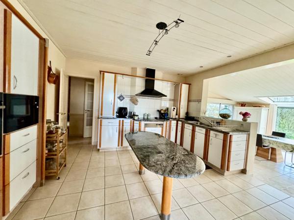 Espace, volume généreux, jardin arboré.