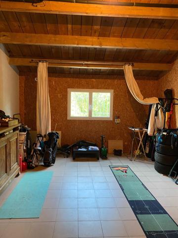 Espace, volume généreux, jardin arboré.