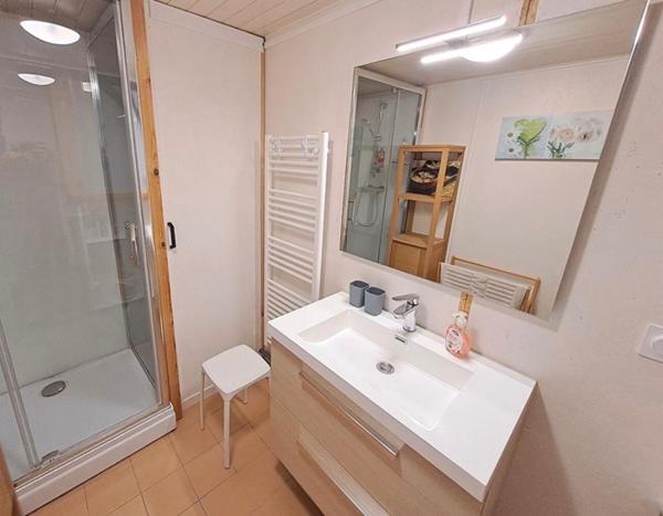 Espace, volume généreux, jardin arboré.