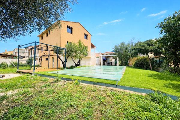 Perpignan Porte d'Espagne - Maison 4 chambres, garage et jardin avec piscine à vendre