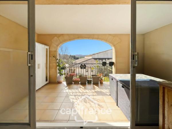 Domaine et golf de Pont Royal appartement résidence du lac de 42 m2 , vue lac , terrasse exposition sud , place de parking , cave collective