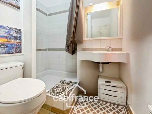 Domaine et golf de Pont Royal appartement résidence du lac de 42 m2 , vue lac , terrasse exposition sud , place de parking , cave collective