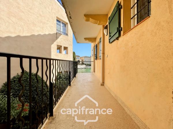 Domaine et golf de Pont Royal appartement résidence du lac de 42 m2 , vue lac , terrasse exposition sud , place de parking , cave collective