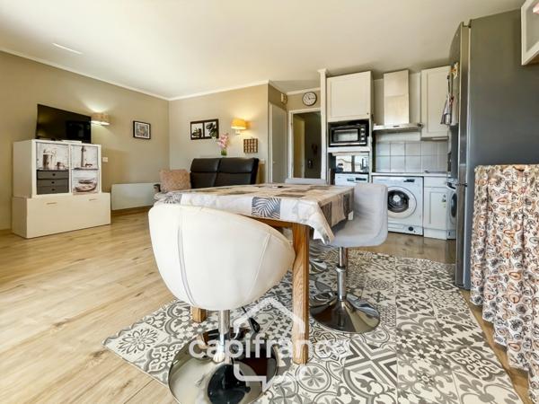 Domaine et golf de Pont Royal appartement résidence du lac de 42 m2 , vue lac , terrasse exposition sud , place de parking , cave collective