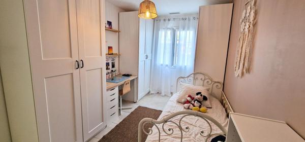 Maison neuve en lotissement  Carpentras - 4 pièces - 3 chambres - 95 m2