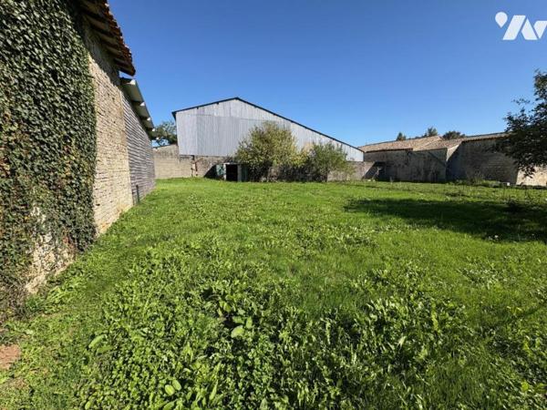 COMMUNE DE CELLES SUR BELLE, un ensemble immobilier de deux maisons