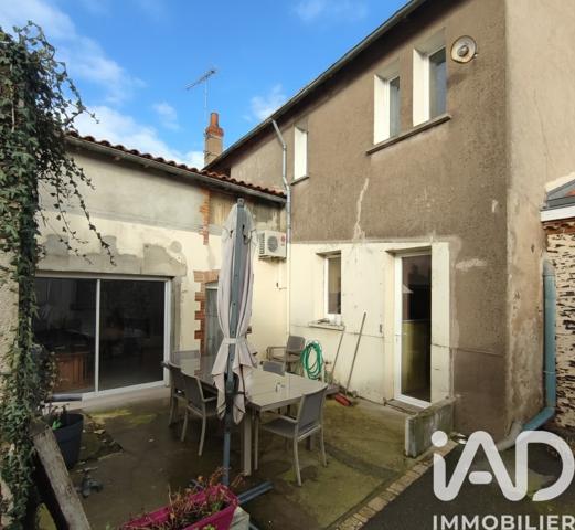 Maison à vendre 4 pièces 126 m² Beaupréau-en-Mauges (la chapelle du Genêt)