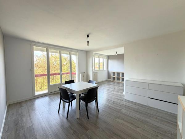 Location                                                      Appartement
                        
                     3 pièces                      74 m2                     à Margny-Lès-Compiègne
