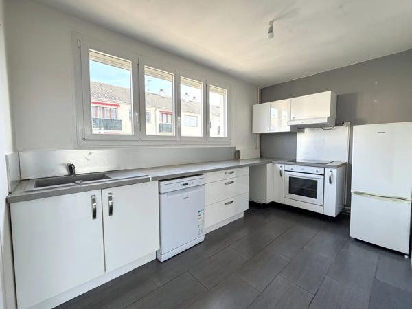 Location                                                      Appartement
                        
                     3 pièces                      74 m2                     à Margny-Lès-Compiègne