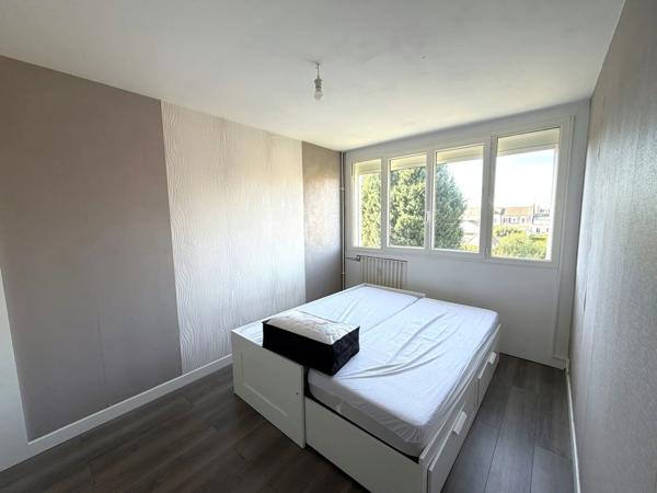 Location                                                      Appartement
                        
                     3 pièces                      74 m2                     à Margny-Lès-Compiègne