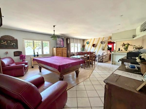 Vente                                                      Immeuble
                        
                     12 pièces                      180 m2                     à Lalande-en-Son
