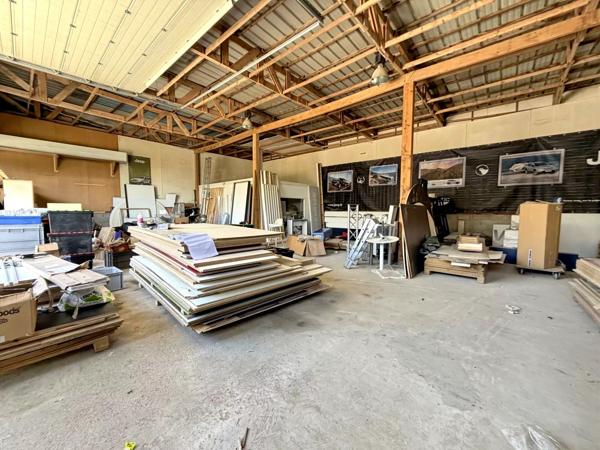 Vente                                                      Immeuble
                        
                     12 pièces                      180 m2                     à Lalande-en-Son