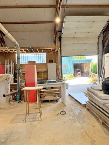 Vente                                                      Immeuble
                        
                     12 pièces                      180 m2                     à Lalande-en-Son