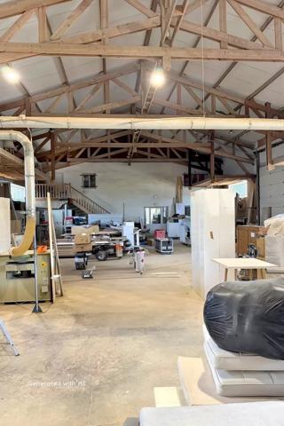 Vente                                                      Immeuble
                        
                     12 pièces                      180 m2                     à Lalande-en-Son