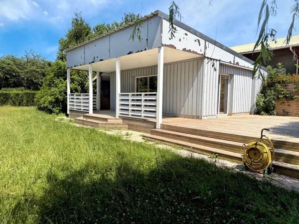 Vente                                                      Immeuble
                        
                     12 pièces                      180 m2                     à Lalande-en-Son