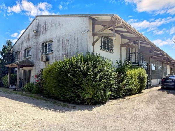 Vente                                                      Immeuble
                        
                     12 pièces                      180 m2                     à Lalande-en-Son