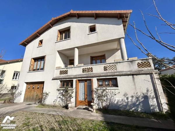 Maison 256m² divisée en trois appartements