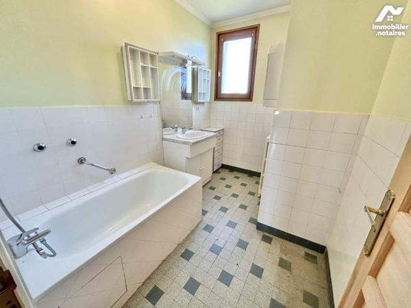 Maison 256m² divisée en trois appartements