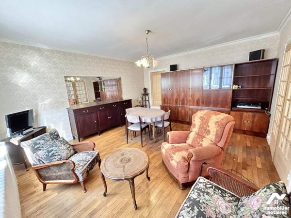 Maison 256m² divisée en trois appartements