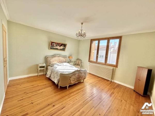 Maison 256m² divisée en trois appartements