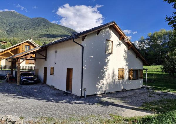 Maison récente avec deux logements indépendants à Guillestre