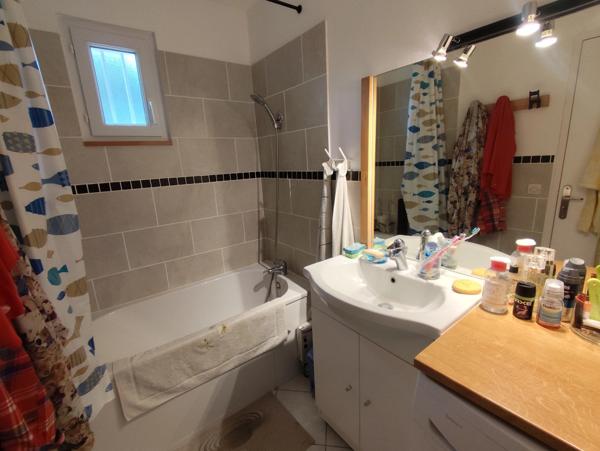 Maison à vendre OZILLAC (17) 2 pièces avec garage, parking privatif et jardin – Proche thermes de Jonzac