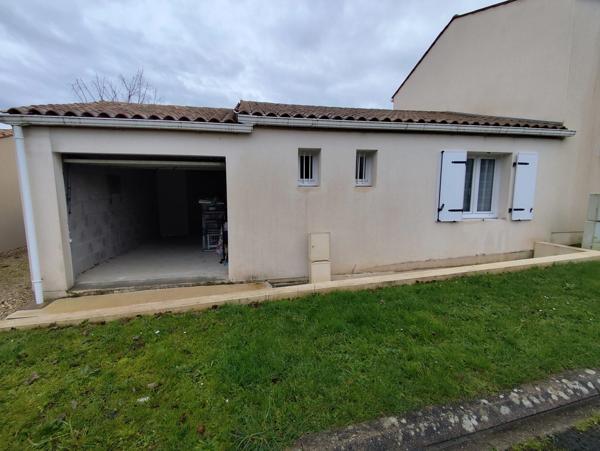 Maison à vendre OZILLAC (17) 2 pièces avec garage, parking privatif et jardin – Proche thermes de Jonzac