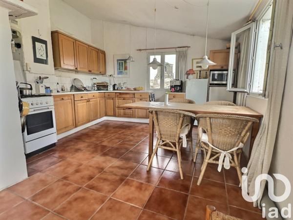 Maison 10 pièces de 160 m² à Peyrolles-en-Provence (13860)