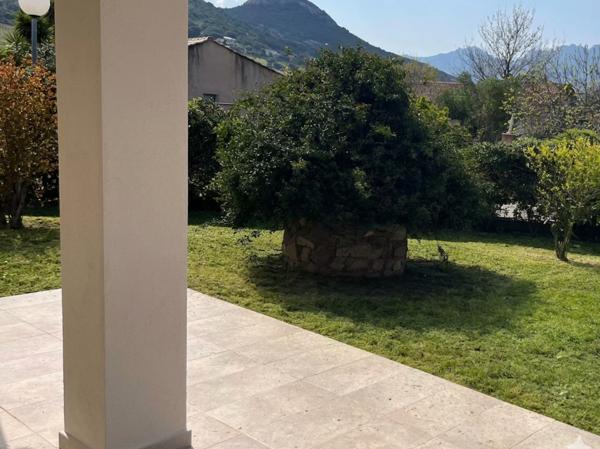 Maison
         5 pièces
        - 148 m² 449 000 € *