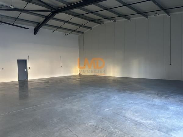 entrepôt avec bureaux climatisé 240 m2
