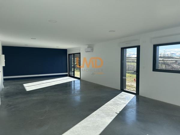 entrepôt avec bureaux climatisé 240 m2